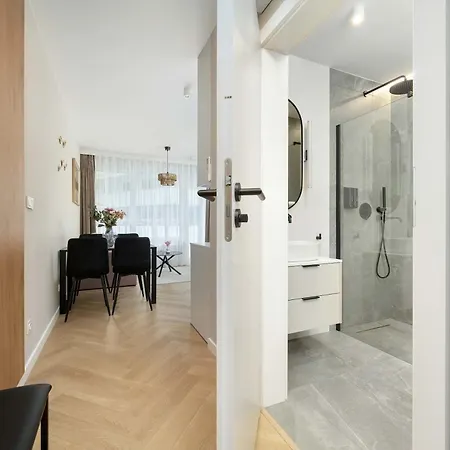 Elegant Mieszczanska With Air Conditioning, & Gym By Renters Prestige Wrocław