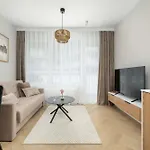 Elegant Mieszczanska With Air Conditioning, & Gym By Renters Prestige Lägenhet *
