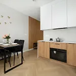 Elegant Mieszczanska With Air Conditioning, & Gym By Renters Prestige Wrocław