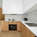 Elegant Mieszczanska With Air Conditioning, & Gym By Renters Prestige Lägenhet *