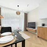 Elegant Mieszczanska With Air Conditioning, & Gym By Renters Prestige Lägenhet