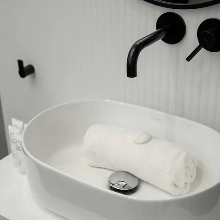 Elegant Mieszczanska With Air Conditioning, & Gym By Renters Prestige Appartement