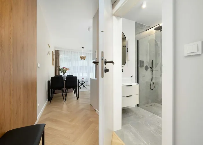 Elegant Mieszczanska With Air Conditioning, & Gym By Renters Prestige Βρότσλαβ