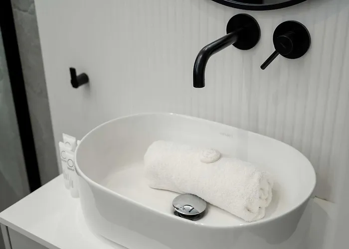 Elegant Mieszczanska With Air Conditioning, & Gym By Renters Prestige Διαμέρισμα