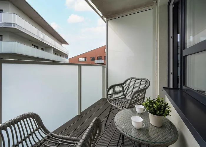 Elegant Mieszczanska With Air Conditioning, & Gym By Renters Prestige Διαμέρισμα