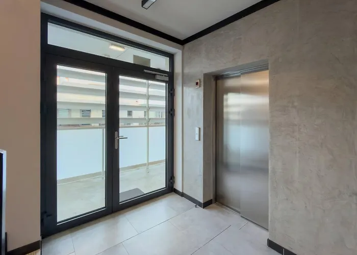 Elegant Mieszczanska With Air Conditioning, & Gym By Renters Prestige Βρότσλαβ